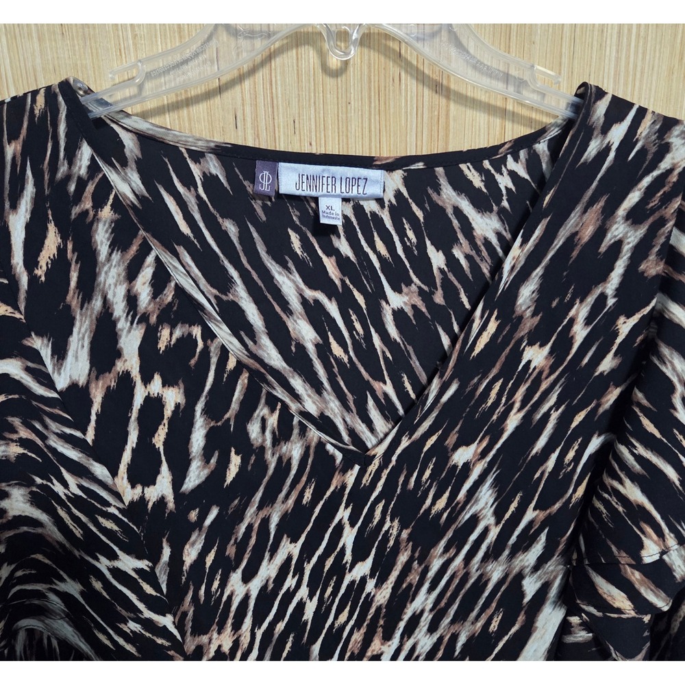 Jennifer Lopez Women XL Animal Print Ruffle V-Neck Short Sleeve Blouse Black Tan - Picture 2 of 4
